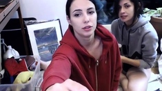 amateur lustywench fingering herself on live webcam