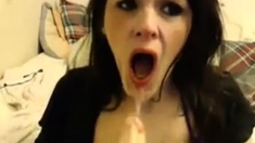 Cam girl dildo's her mouth so messy